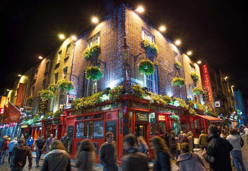 What to do in Dublin? A list of top things to do in Dublin, focused on the literary history of the UNESCO Literature site! Don't miss out on these Dublin, Ireland tourist attractions that embrace the literary history of the iconic Irish city. #ireland #literature #dublin #travel