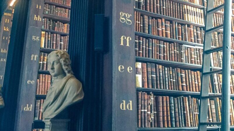 Two Day Literature Tour of Dublin, Ireland: iscover the literary history during th is two day literature tour of Dublin, Ireland! Learn about authors such as Oscar Wilde and James Joyce. #dublin #ireland #literature #travel