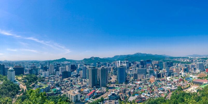 The Parks of Seoul : Check out some of the Parks that are hidden across Seoul. Enjoy nature while still being able to enjoy the big city. #seoul #parks #nature #southkorea