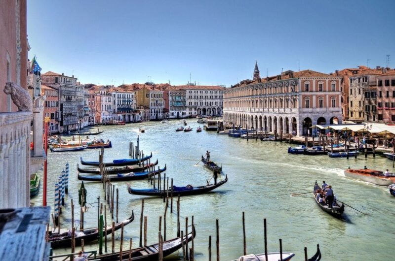The top attractions of Venice are closely located – and easy to access. The close vicinity of the top things to do in Venice makes it easy to accomplish it all in a two day trip to Venice. Venice offers an interesting dark history for justice, mixed with impressive art and architecture. Learn more about exploring the city of canals. #venice #italy #travel