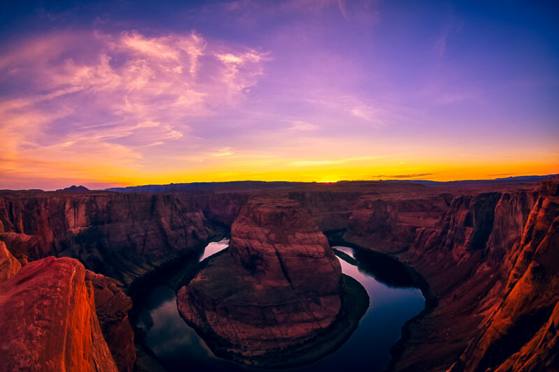 Horseshoe Bend is one of the most beautiful natural wonders to visit in Arizona. Learn everything about when the best time to visit Horseshoe Bend is and what to expect of the facilities! #horseshoebend #arizona #explore