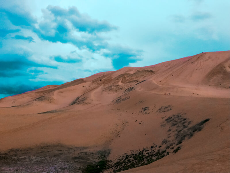 The trail leading up to the summit of Khongor Sand dunes. The Gobi in Mongolia is famous for the sand dunes. Therefore climbing the Khongor Sand Dunes is a must-do for any visitor to the Gobi! Learn about what to expect in summiting the great sand dunes. #sanddunes #mongolia #khongorsanddunes