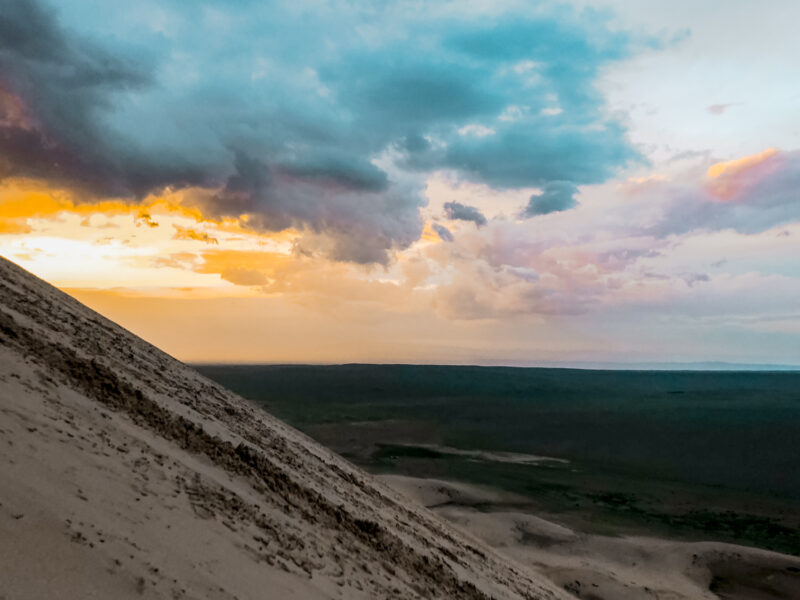 The incline of the Khongor Sand Dunes. The Gobi in Mongolia is famous for the sand dunes. Therefore climbing the Khongor Sand Dunes is a must-do for any visitor to the Gobi! Learn about what to expect in summiting the great sand dunes. #sanddunes #mongolia #khongorsanddunes
