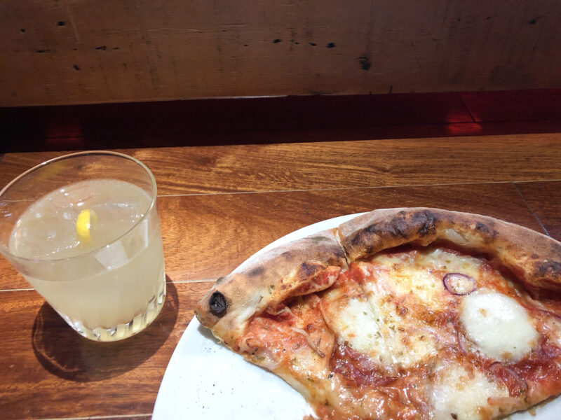 Pizza and a cocktail at Niseko Pizza.