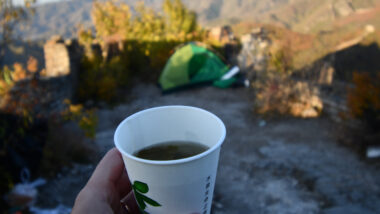 Combine hiking and wild camping on the Gubeikou to Jinshanling trail for an unforgettable Great Wall experience. This 13 km route offers stunning landscapes, ancient watchtowers, and a mix of wild and restored wall sections. End your day by camping out on the Great Wall, under a canopy of stars.